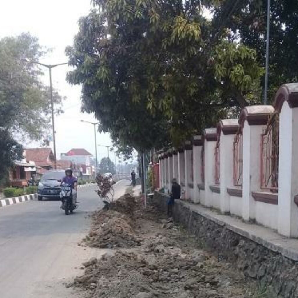 Tanpa Plang Nama, Proyek Penanaman Pipa di Rangkasbitung Diduga Proyek Siluman