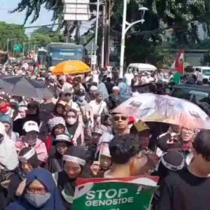 Ribuan Massa Gelar Aksi Damai Bela Palestina di Depan Kedubes AS