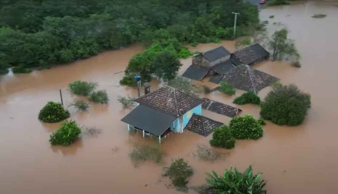 Lumpur Tanah dan Banjir Bandang Terjang Brasil, Korban Berjatuhan!