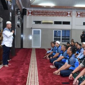 Perkuat solidaritas dan semangat kebersamaan, Personel Lanud Husein Sastranegara laksanakan sholat Subuh berjamaah