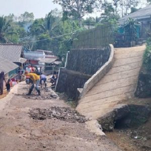 Dana Desa Non Earmarked Tahun 2024 Desa Gunungkaramat Digunakan untuk Perbaikan dan Bangun Jalan Desa