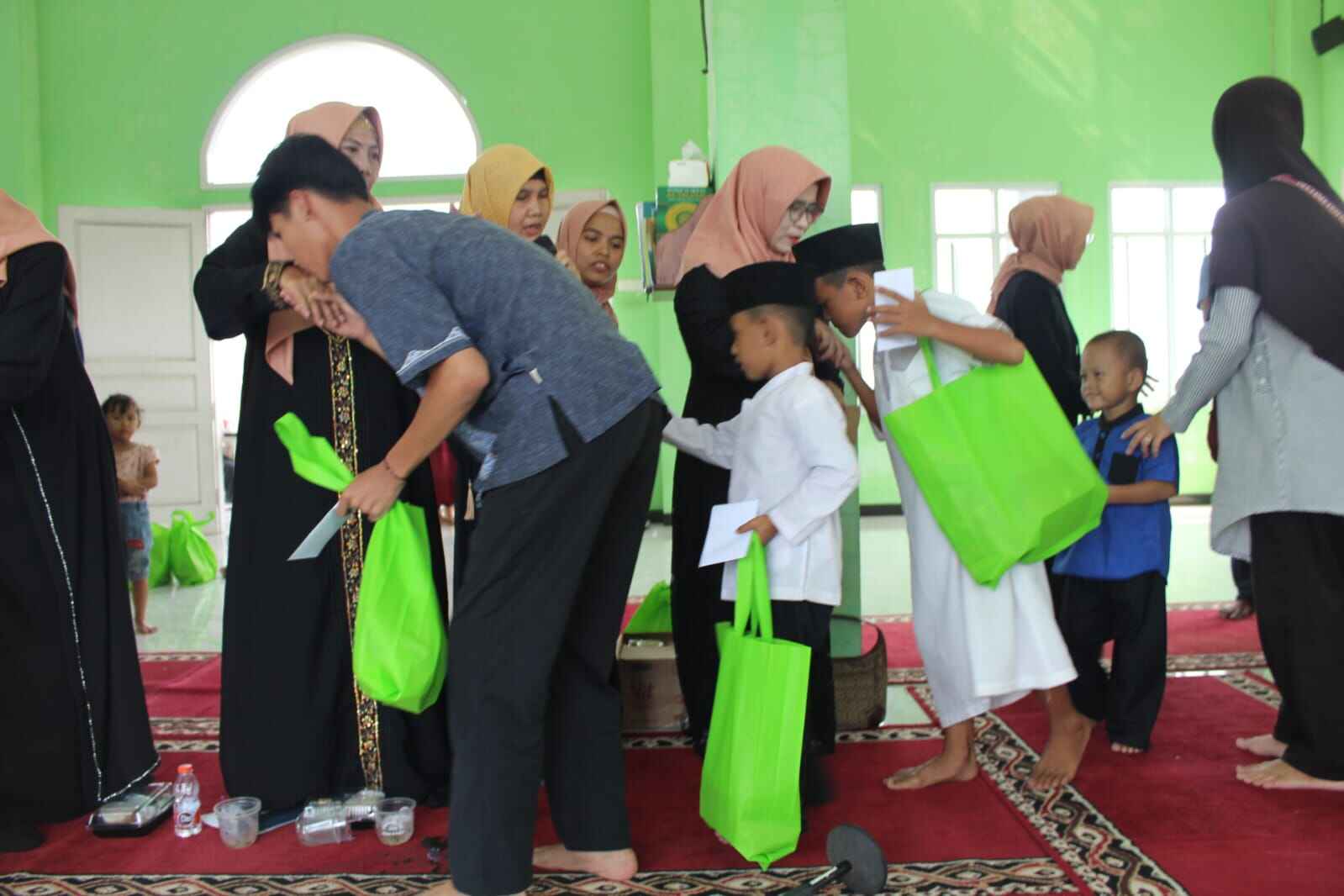 Majelis Taklim Al Insani Berikan Santunan kepada Puluhan Anak Yatim di Tangerang