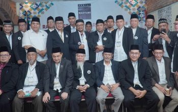 Ketua Majelis Syura DPP Partai Masyumi disaksikan Ketua Dewan Pakar lantik pengurus Dewan Pimpinan Pusat periode 2024-2029