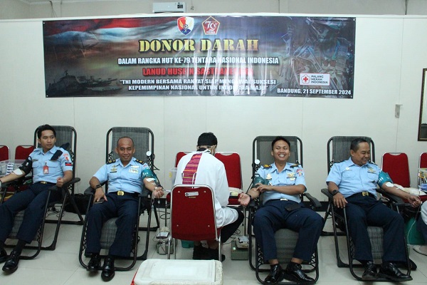 Peringati HUT ke-79 TNI, Lanud Husein Sastranegara Gelar Donor Darah dan Makan Gratis