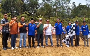 Serunya Ajang Grass Track Motocross Piala Tantowi Jauhari, Haris AB Buka Lomba yang Diserbu Crosser Muda