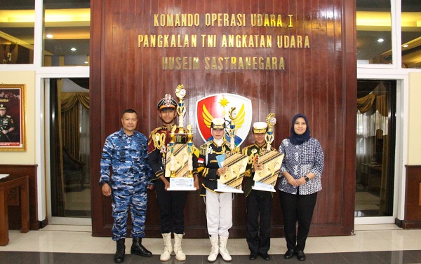 Danlanud Husein Sastranegara Apresiasi Pemenang Lomba Foto dan PBB di HUT Ke-79 TNI