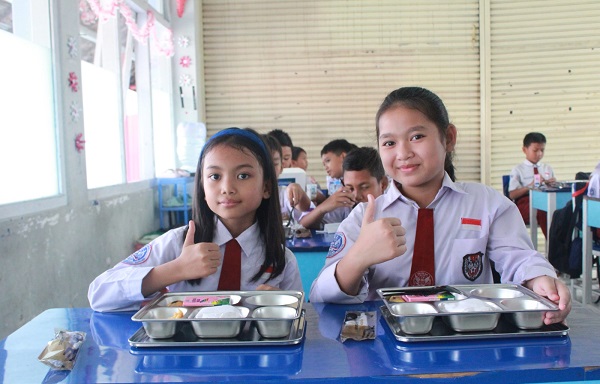 Lanud Husein Sastranegara Gelar Uji Coba Program Makan Siang Bergizi Di Sekolah