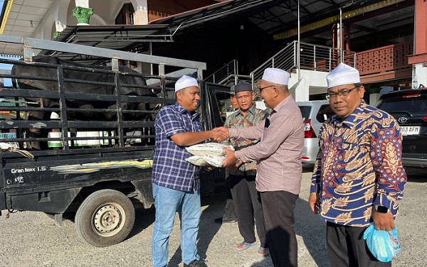 Sukseskan Haul Tuan Guru Besilam ke 101, H. Sugiat Santoso Sumbangkan Lembu dan Beras