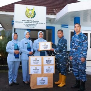 PIA Ardhya Garini Salurkan Bantuan Kemanusiaan untuk Korban Bencana di Desa Kadupandak Kabupaten Cianjur