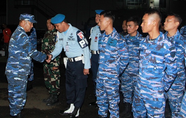 Peduli Kemanusiaan, Komandan Lanud Husein Sastranegara Berangkatkan Satgas Cepat Tanggap Bantu Korban Bencana Alam di Desa Kadupandak Cianjur