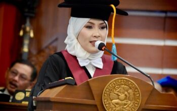 UNAIR Kukuhkan Kajati Jatim Prof Dr Mia Amiati Sebagai Guru Besar Kehormatan