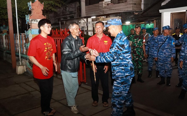 Komandan Lanud Husein Sastranegara Kunjungi Vihara, Pererat Toleransi Pada Perayaan Tahun Baru Imlek