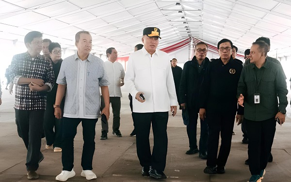 Aktif Dukung Perkembangan Pers, Gubernur Kalsel H. Muhidin Terima Anugerah Pena Emas