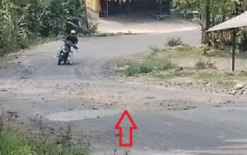 Warga Keluhkan Jalan Berlubang di Kecamatan Cirinten dan Kecamatan Bojongmanik