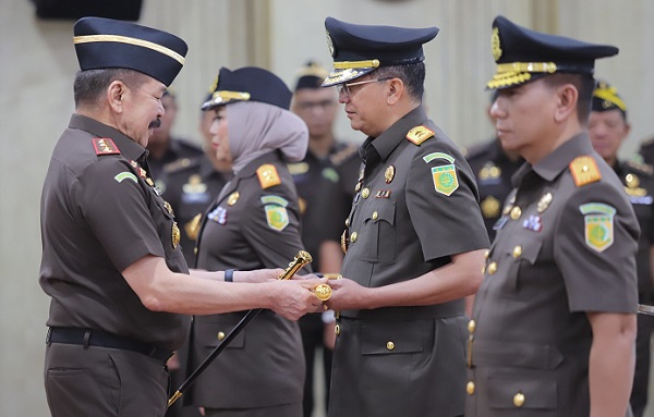 Lantik 6 Kajati, Jaksa Agung Ingatkan Jaga Kepercayaan Publik