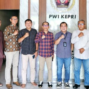 PWI Kepri Subsidi Angsuran Pertama Bagi 3 Orang Wartawan Penerima Bantuan Rumah Bersubsidi