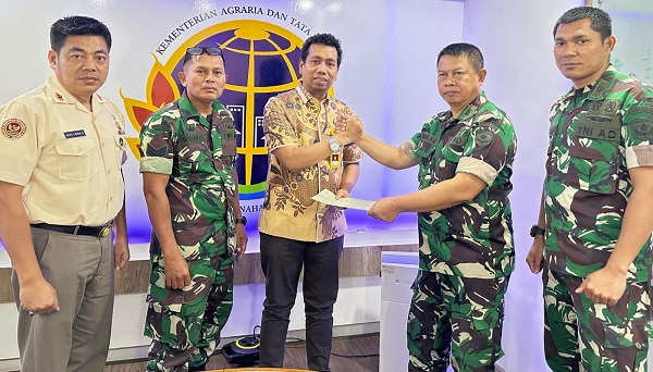 Amankan Aset Pemerintah, Kantah Jakarta Timur Serahkan Sertifikat Elektronik Aset Kopassus