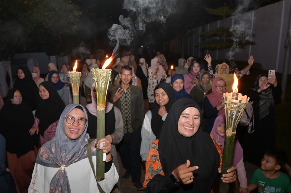 Lestarikan Kearifan Lokal,Lanud Husein Gelar Pawai Obor Sambut 1 Muharam