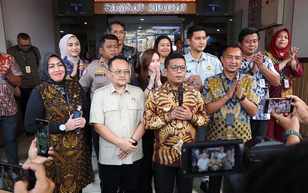 Gubernur Banten Andra Soni Perpanjang Waktu Pembebasan Pokok dan Sanksi Pajak Kendaraan Bermotor Hingga 31 Oktober 2025