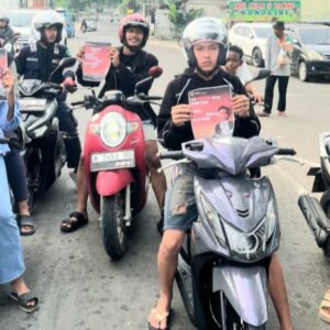 Aktivis Mahasiswa Banten Tolak Wacana Pemakzulan Wapres Terpilih, Dengan Membagikan Poster Gibran Rakabuming Raka