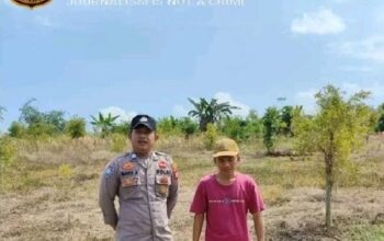 ‎Bhabinkamtibmas Polsek Gunungkencana Cek Lahan untuk Tanam Jagung di Desa Gunung Kendeng