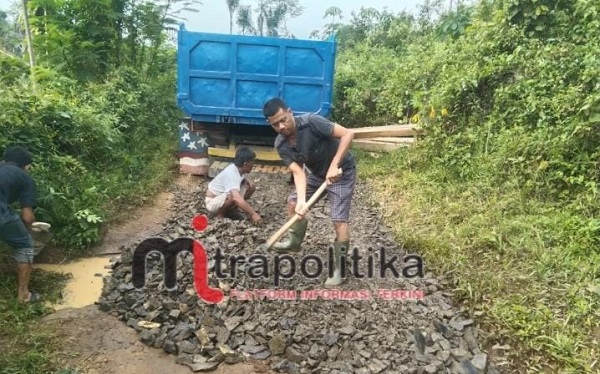 Guanakan Dana Pribadi, ‎Kades Pasir Bitung Kecamatan Bojongmanik Benahi Infrastruktur Jalan