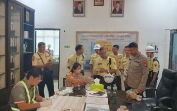 Polsek Nanga Tayap Laksanakan Pengamanan Tes Urine Karyawan PT. Lanang Sawit Emas