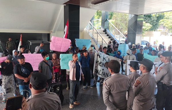 Kecewa Kader PKS Lindungi Peternak Babi, AMB Gelar Demo 