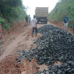 Semester I 2025, PalmCo Perbaiki Jalan Permudah Akses Masyarakat Desa