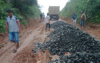 Semester I 2025, PalmCo Perbaiki Jalan Permudah Akses Masyarakat Desa