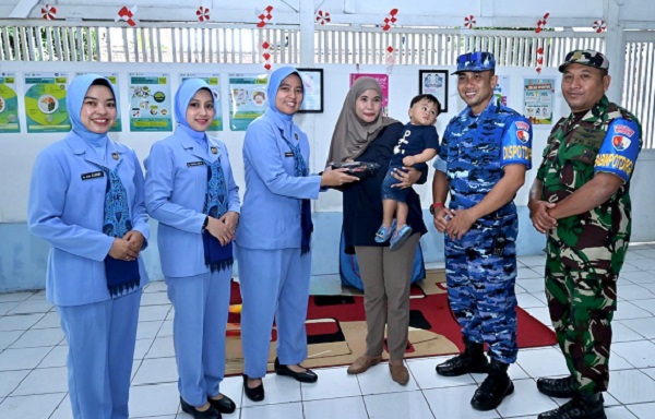 Cegah Stunting, Lanud Husein Sastranegara Distribusikan Makanan Bergizi untuk Ibu Hamil dan Balita