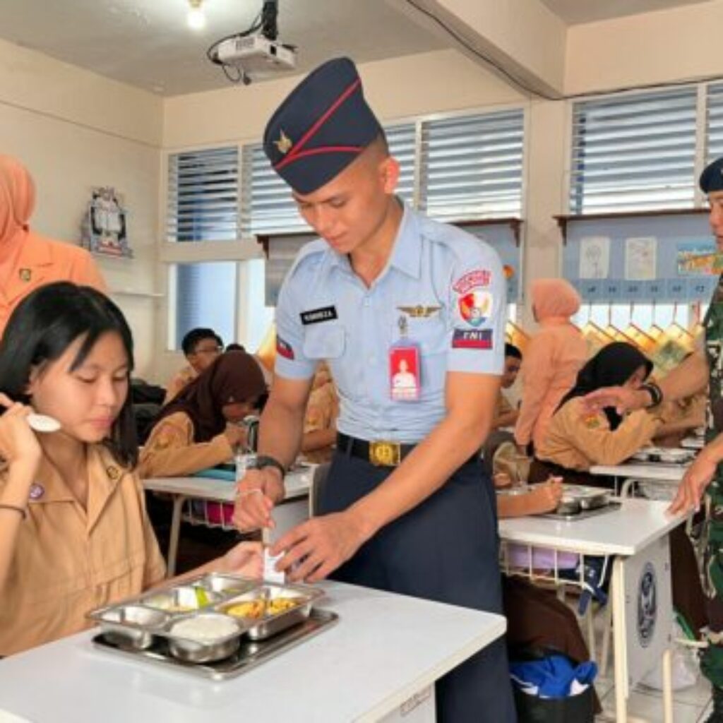 Hari Anak Nasional, Lanud Husein Sastranegara Distribusikan Lebih dari 7.000 Paket Makanan Bergizi Gratis