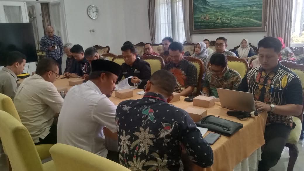 Rapat kerja pembahasan Raperda RPJMD 2025 DPRD Kabupaten Sukabumi
