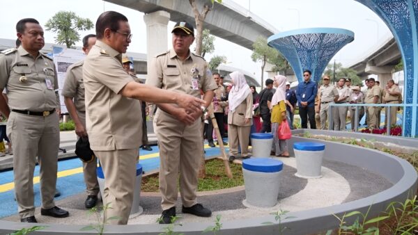 Gubernur DKI Jakarta Pramono Anung meninjau Taman Gapura Muka Cakung