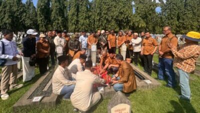 Ziarah ke Makam BM Diah dan Rosihan Anwar, AMKI Menyemai Ingatan Pers Pejuang