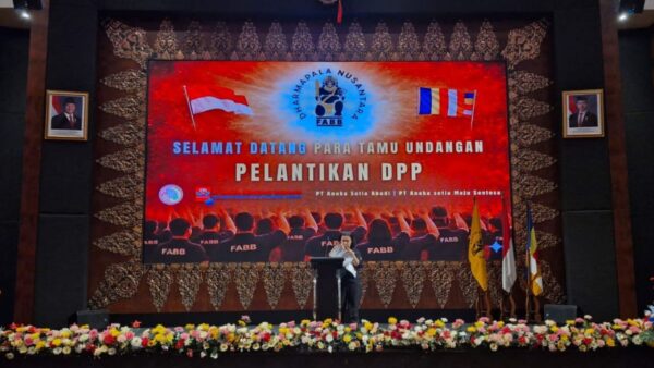 Kevin Wu saat dilantik sebagai Ketua Umum Dharmapala Nusantara periode 2025–2030 di Vihara Dhammacakka Jaya