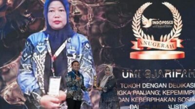 Umi Sjarifah menerima Anugerah INDOPOSCO 2026