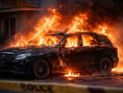 Dini Hari Mencekam di Demang, Mobil Dibakar Molotov oleh OTK