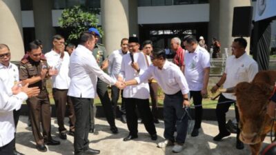 Jaksa Agung ST Burhanuddin menyerahkan hewan kurban Idul Adha di Kejaksaan Agung Jakarta