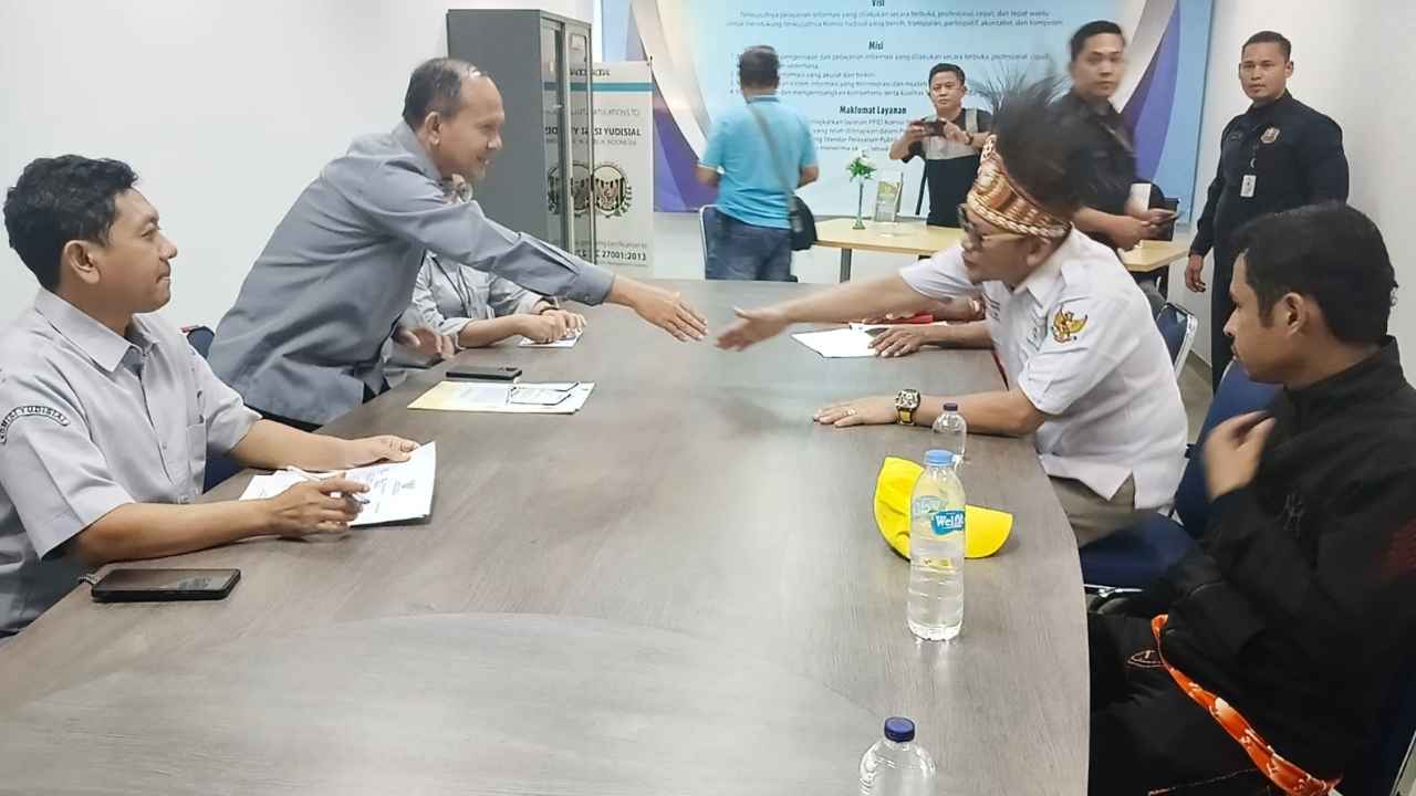 Aksi Massa Papua di Komisi Yudisial Berakhir dengan Komitmen Audit Dugaan Pelanggaran Perkara