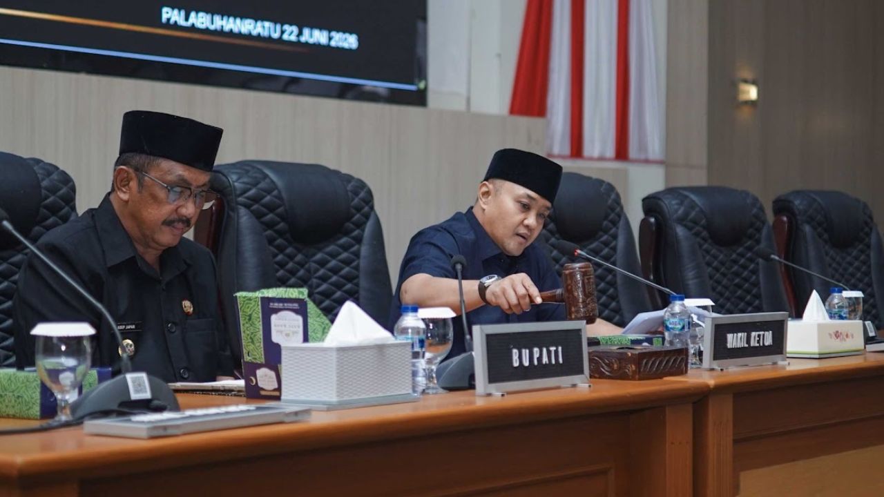 Suasana Rapat Paripurna DPRD Kabupaten Sukabumi membahas Raperda Pertanggungjawaban APBD 2025 dan tiga Raperda inisiatif DPRD.