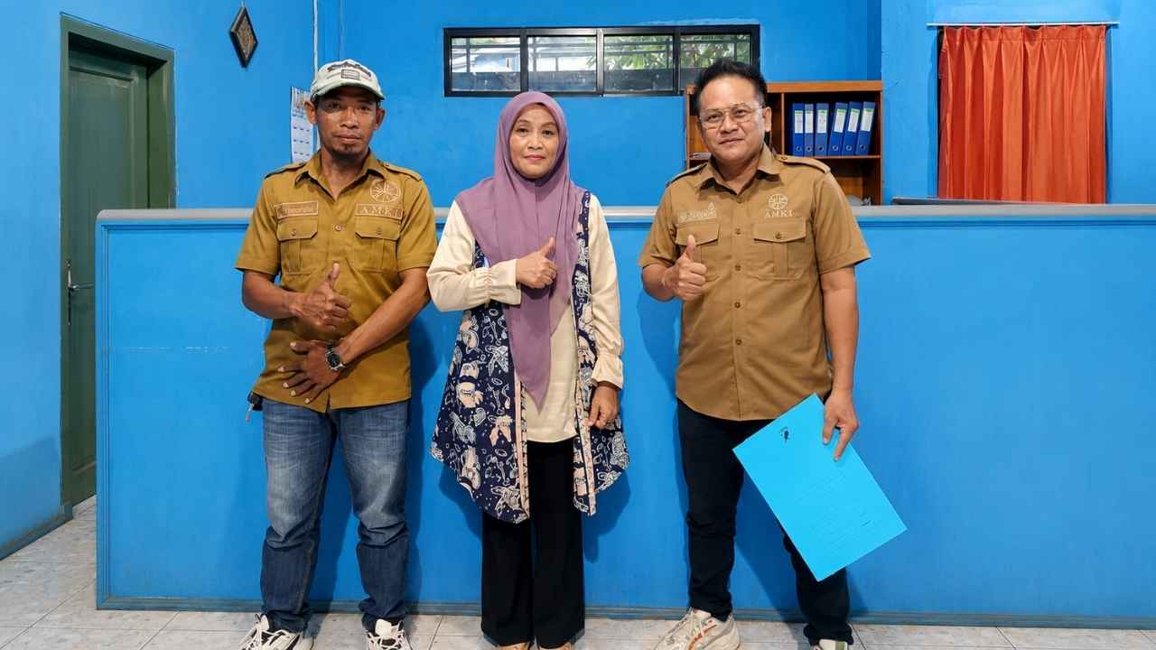 Ketua AMKI Sukabumi Raya bersama Kepala Cabang Perumdam Palabuhanratu membahas pelayanan air bersih, kondisi bak penampungan Tamansari, dan aspirasi masyarakat.